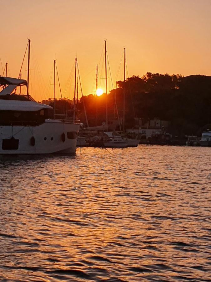 Porquerolles - Nuit insolite à bord du Défi Fou Exterior foto