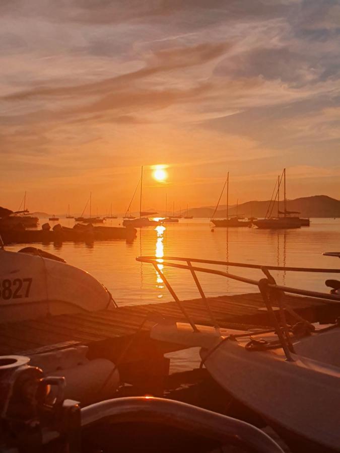 Porquerolles - Nuit insolite à bord du Défi Fou Exterior foto