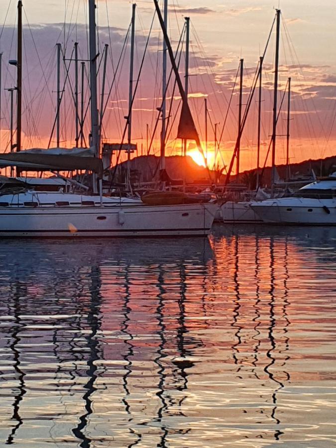 Porquerolles - Nuit insolite à bord du Défi Fou Exterior foto
